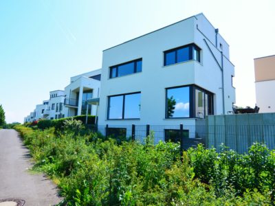 RiedbergImmobilien_Villa_am_Kaetcheslachpark_Quartier_Ginsterhoehe_Ausblick_Villen_am_Park_Hausansicht