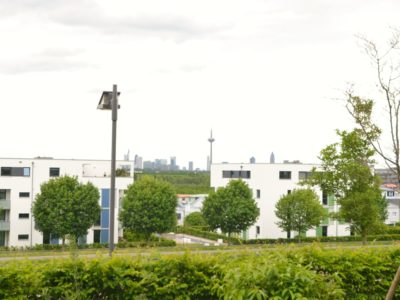 RiedbergImmobilien_Wohnung_Skylineblick_Quartier_Schoene_Aussicht_Ausblick_Terrasse