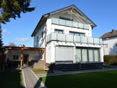 RiedbergImmobilien_freistehendes_Einfamilienhaus_Frankfurter_Berg_Rueckansicht