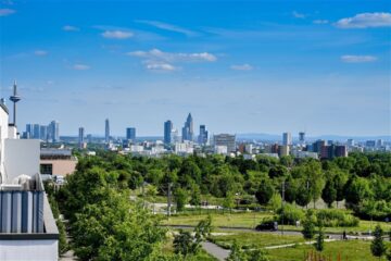 Großzügige Top-Riedberg-Penthouse in Parklage mit Panoramablick von der Skyline bis in den Taunus, 60438 Frankfurt, Penthousewohnung