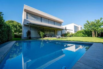 Exklusive „Villa hoch 3“ mit Pool in Bestlage Riedberg Westflügel zur Anmietung, 60438 Frankfurt, Villa