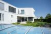 Traumhafte, exklusive Familienvilla mit Pool in bester Riedberg-Lage (Westflügel) - Ansicht Garten Pool...