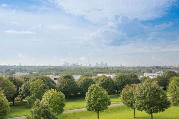 Moderne 3-Zimmerwohnung mit Panorama Skylineblick, EBK, Kellerabteil und TG-Platz!, 60438 Frankfurt am Main, Etagenwohnung
