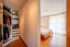 Großzügiges, freistehendes EFH-Bauhaus in Bestlage Frankfurt-Riedberg mit Taunusblick zu vermieten - Elternbereich mit Ankleide ...