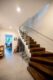 Top-Reihenendhaus mit Wohlfühlcharakter in familienfreundlicher Lage von Frankfurt-Eschersheim - Elegante Treppe mit Glasel...