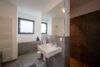 Exklusive Architekten-DHH mit Innenhof & großer Duplex-Garage Bestlage Frankfurt-Riedberg-Westflügel - Badezimmer (SG)