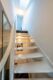 Top-Reihenendhaus mit Wohlfühlcharakter in familienfreundlicher Lage von Frankfurt-Eschersheim - Elegante Treppe mit Glasel...