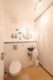 Private Oase über den Dächern Praunheims: Penthouse-Maisonette, traumhafter Dachgarten, Nidda-Auen - Gäste WC mit clever abgetre...