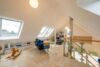 Private Oase über den Dächern Praunheims: Penthouse-Maisonette, traumhafter Dachgarten, Nidda-Auen - Großer Gallerie-Bereich mit...