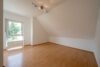 Charmante 2-Zimmer-DG-Wohnung mit Keller, Dachspitz und TG nahe Offenbacher Innenstadt & Mainufer - Schlafzimmer