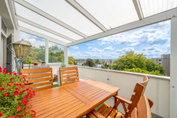 Ruhiges Wohnen am Atzelberg Nähe Huthpark – Schöne 3-Zimmer-DG-ETW mit Balkon in Frankfurt-Seckbach, 60389 Frankfurt, Wohnung